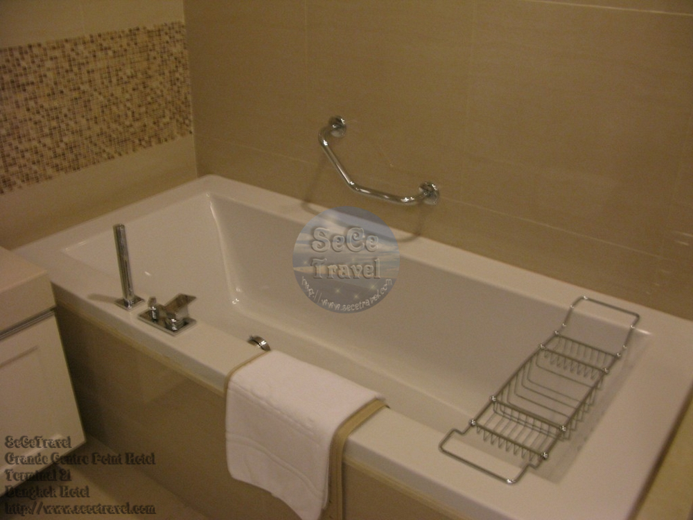 SeCeTravel-Grande Centre Point Hotel Terminal 21-Grand Deluxe-bathroom3