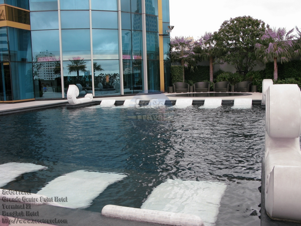 SeCeTravel-Grande Centre Point Hotel Terminal 21-swimming pool4